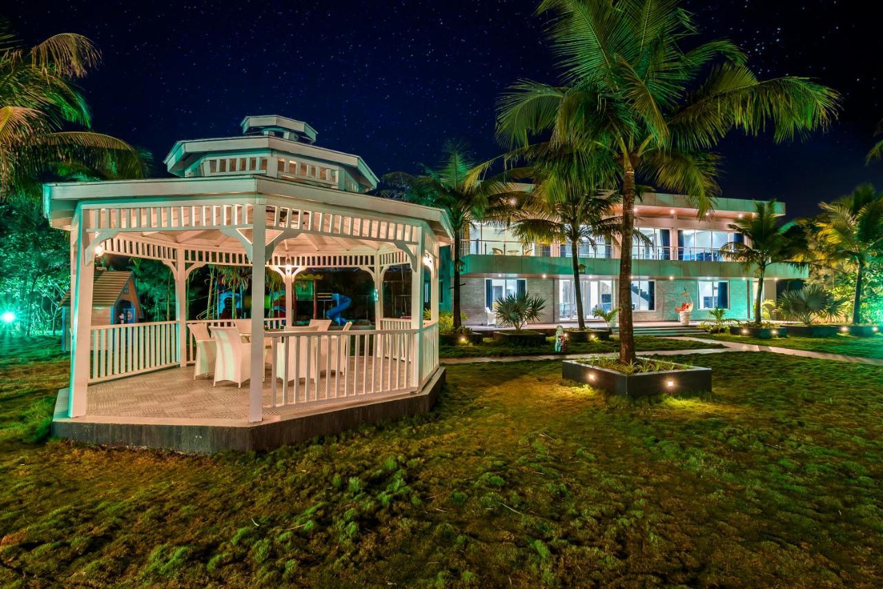Saffronstays Palm Paradise, Kalyan Khadavli - Swimming Pool With Water Slides, Gazebo And Indoor Games Padghe Kültér fotó