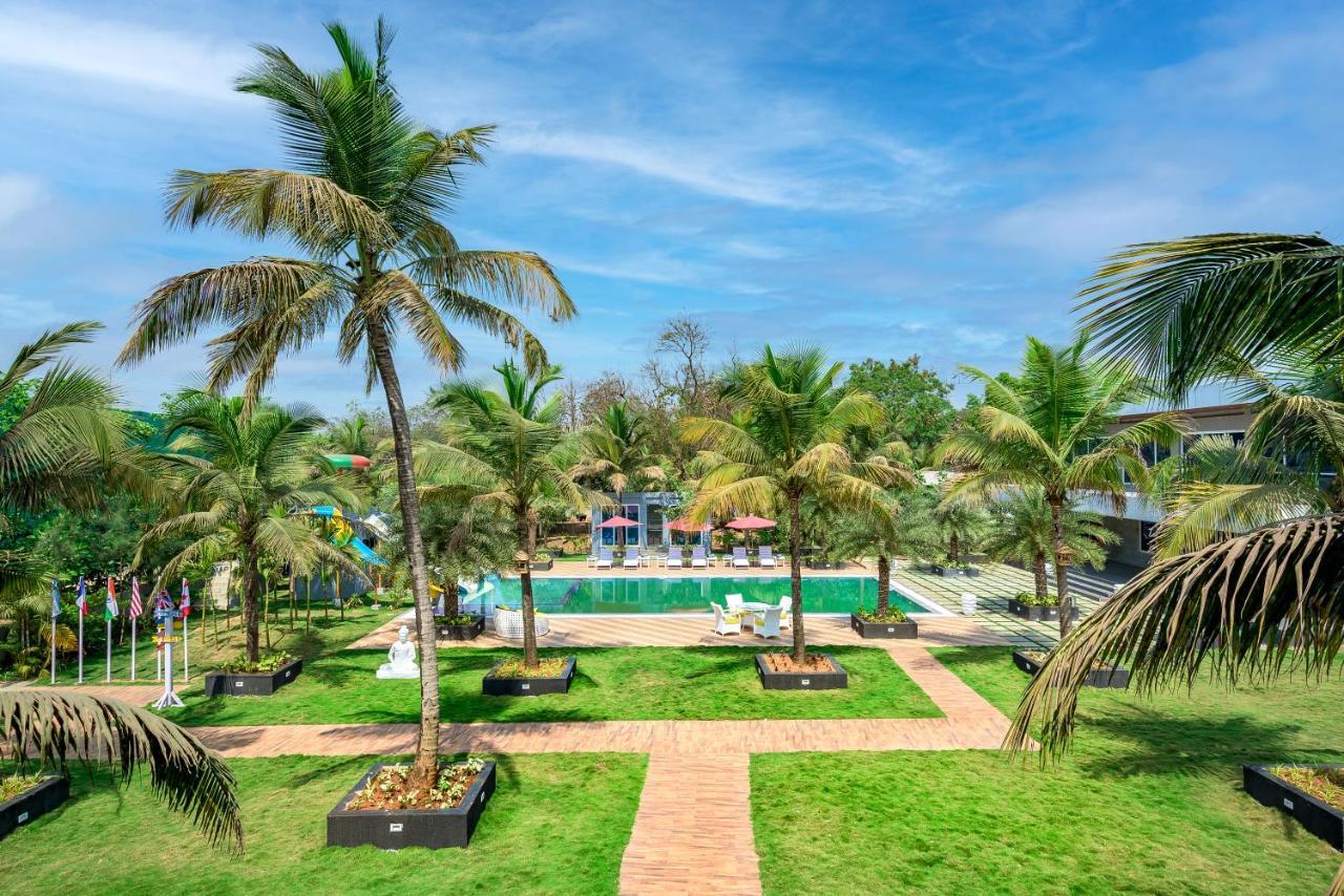 Saffronstays Palm Paradise, Kalyan Khadavli - Swimming Pool With Water Slides, Gazebo And Indoor Games Padghe Kültér fotó